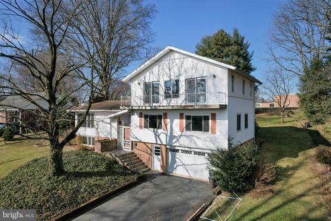 Photo of 1207 HILLCREST RD, AKRON, PA 17501 (MLS # PALA2029568)