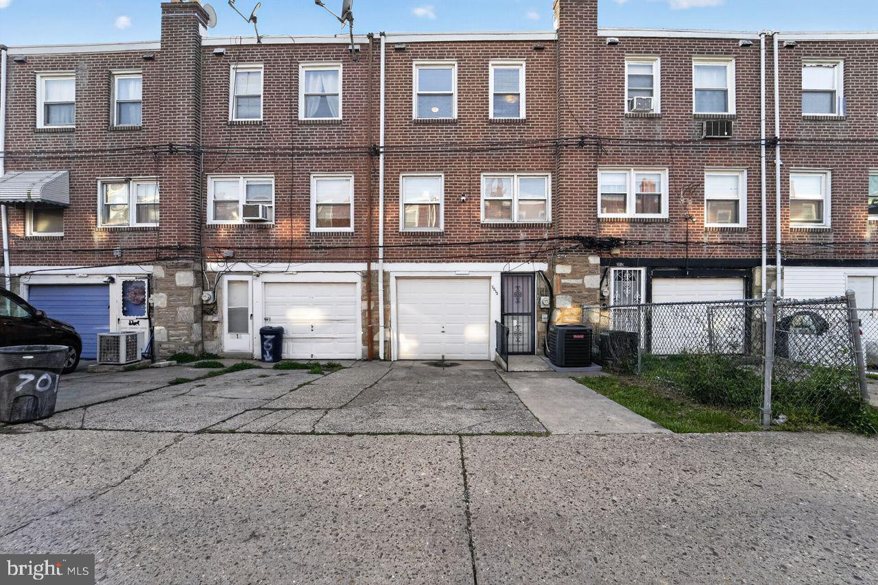 OXFORD CIRCLE - Residential