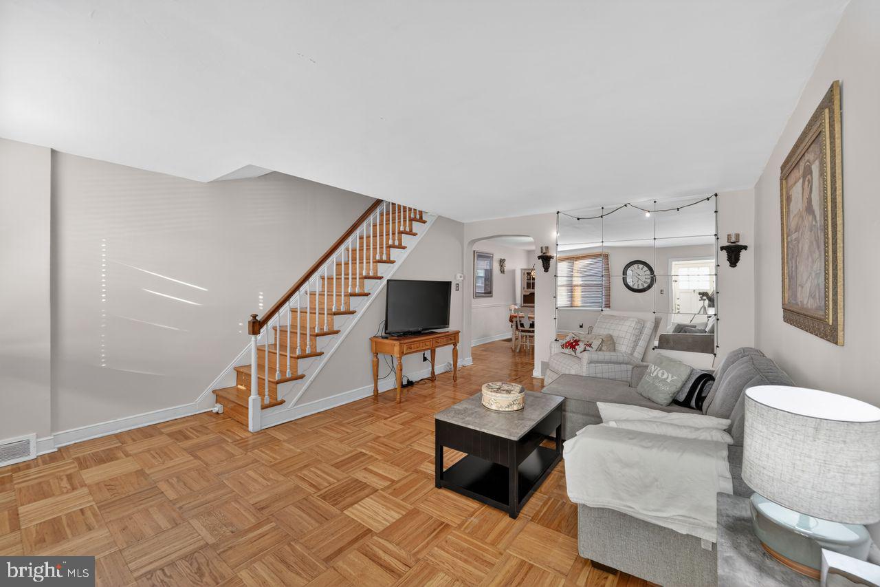 OXFORD CIRCLE - Residential