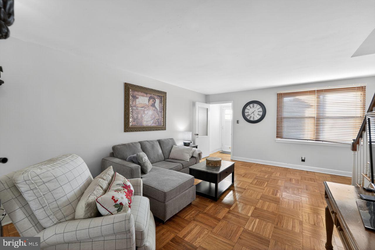 OXFORD CIRCLE - Residential
