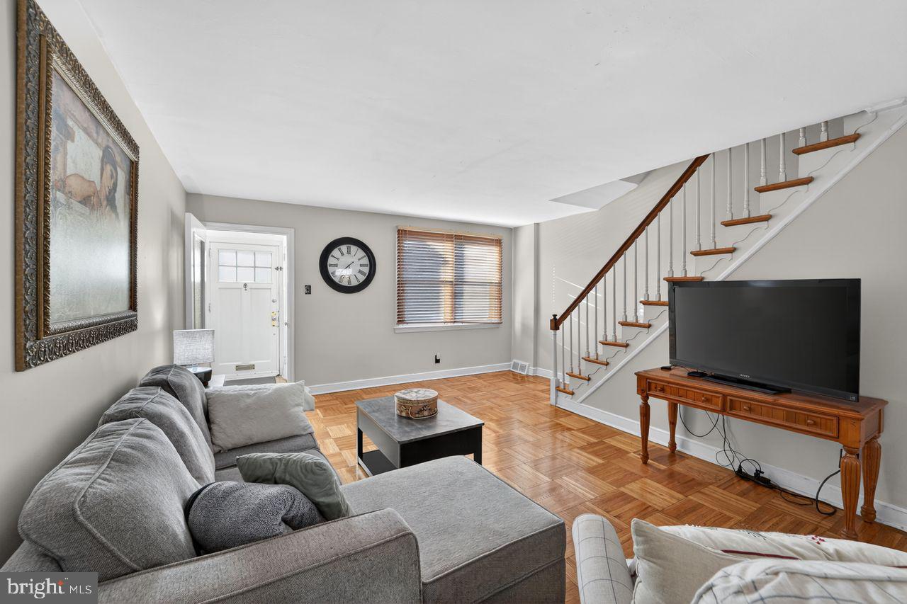 OXFORD CIRCLE - Residential
