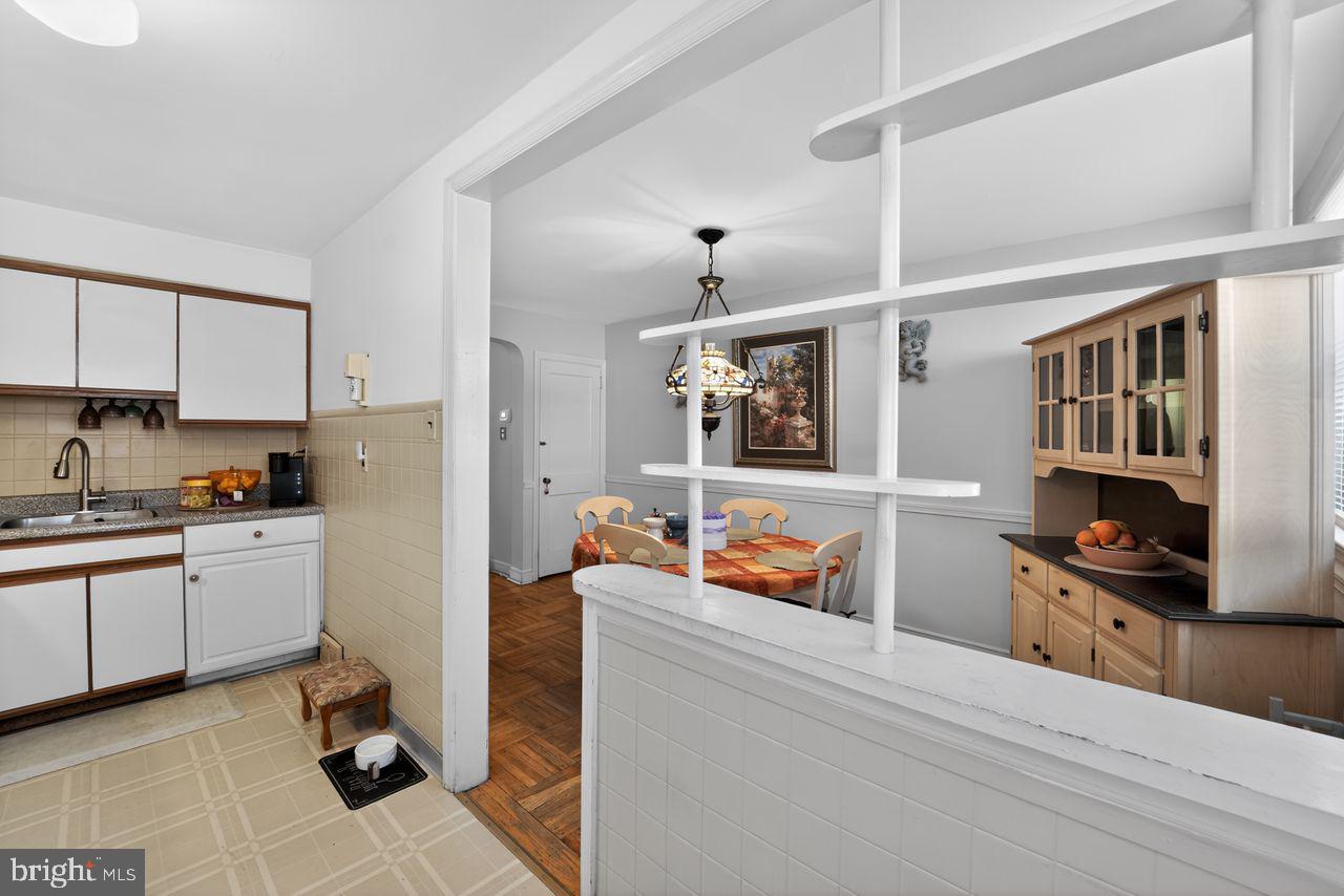 OXFORD CIRCLE - Residential