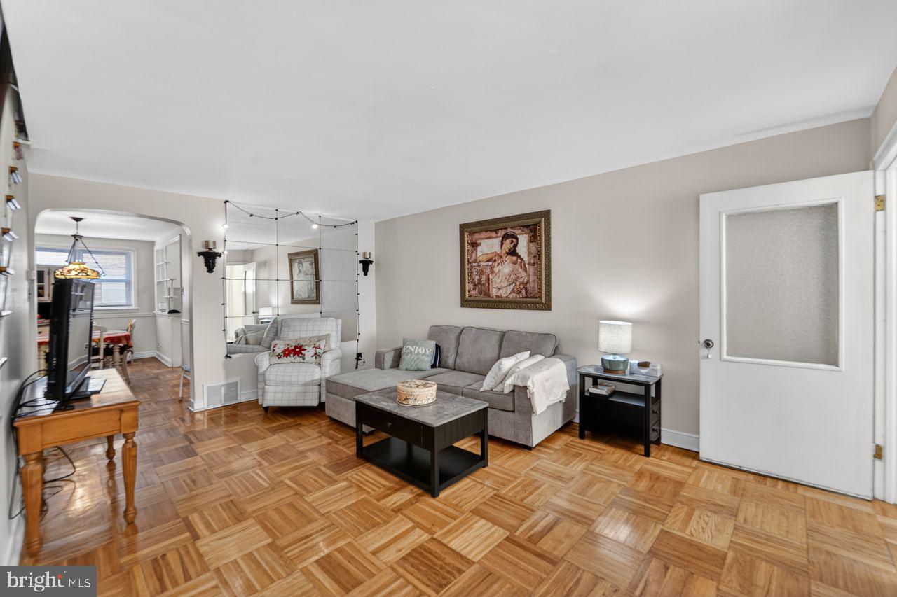 OXFORD CIRCLE - Residential