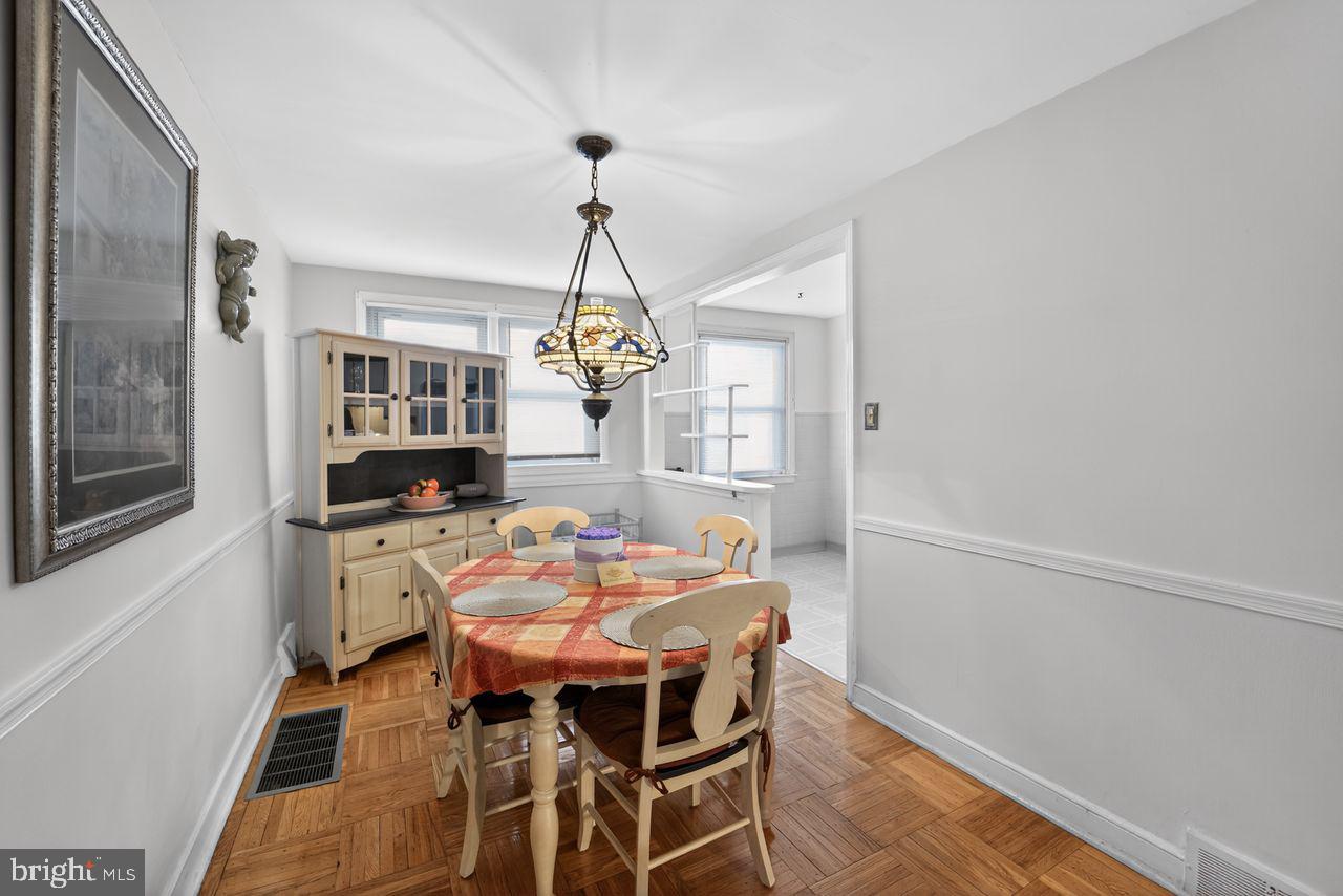 OXFORD CIRCLE - Residential