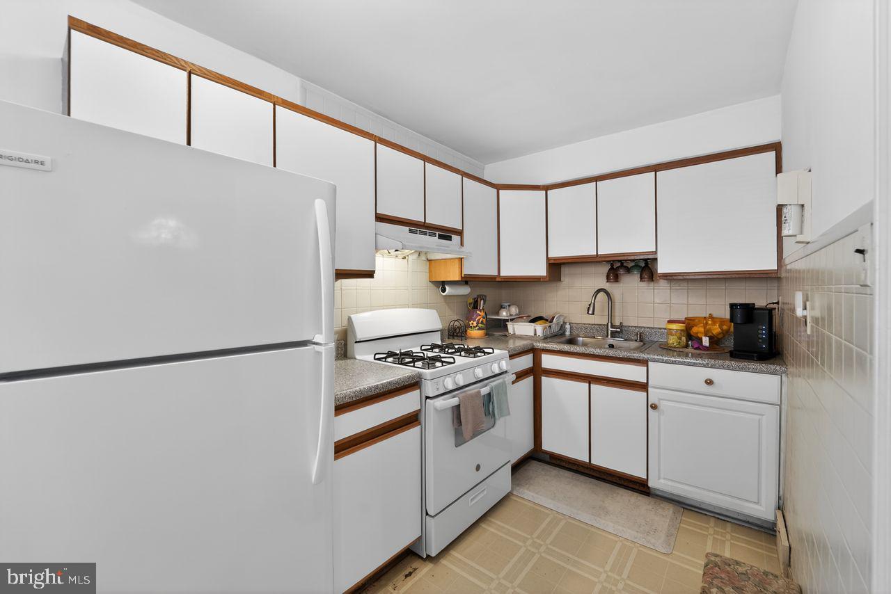 OXFORD CIRCLE - Residential