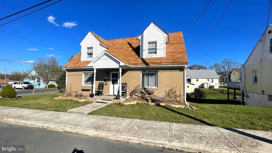 CALL NOW TO SEE THIS LOVELY 4 BEDROOM CAPE COD ON A CORNER LOT IN THE HISTORIC TOWN OF ROMNEY.  THIS HOME HAS A LIVING ROOM, KITCHEN/DINING COMBO, 2 BATHROOMS, BASEMENT ,LAUNDRY ROOM AND ONE CAR GARAGE. BE CLOSE TO ALL AMENITIES AND WALK TO THE BANK, SCHOOL, DOCTOR AND RESTAURANTS.  MAKE WEST VIRGINIA YOUR HOME.