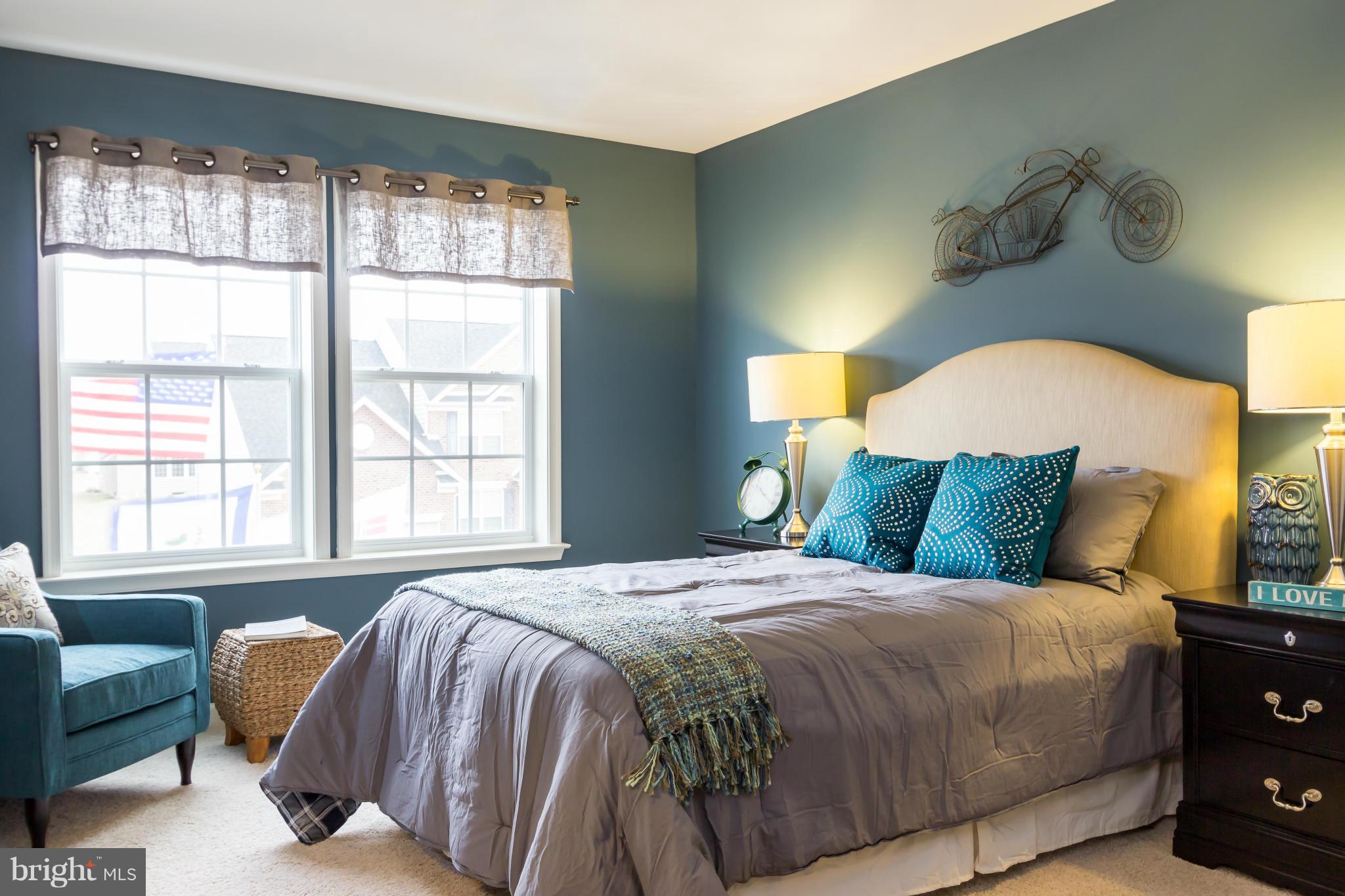 THE VILLAGE OF WASHINGTON TRAIL - Residential