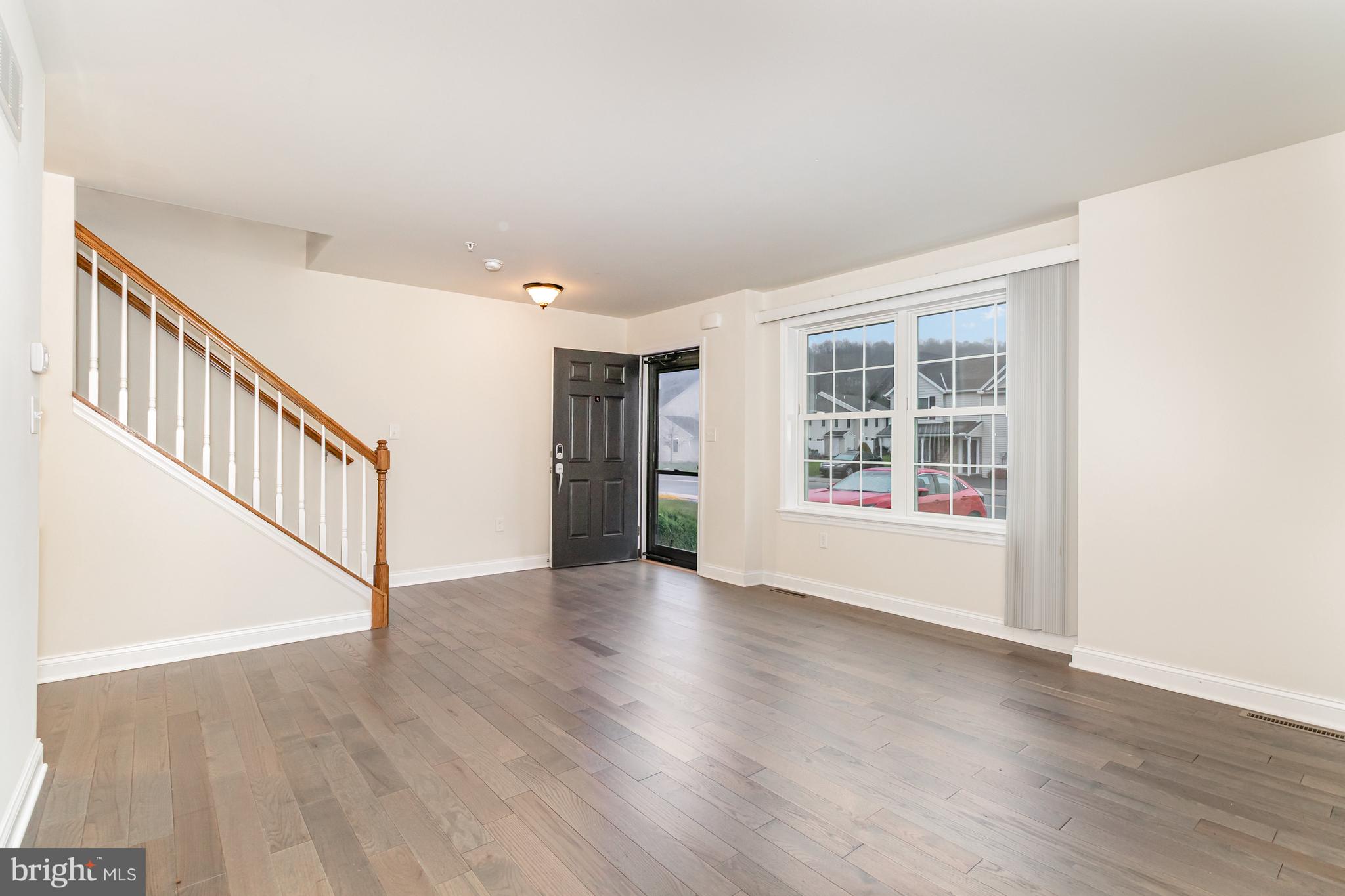 MAPLE RIDGE NORTH - Residential