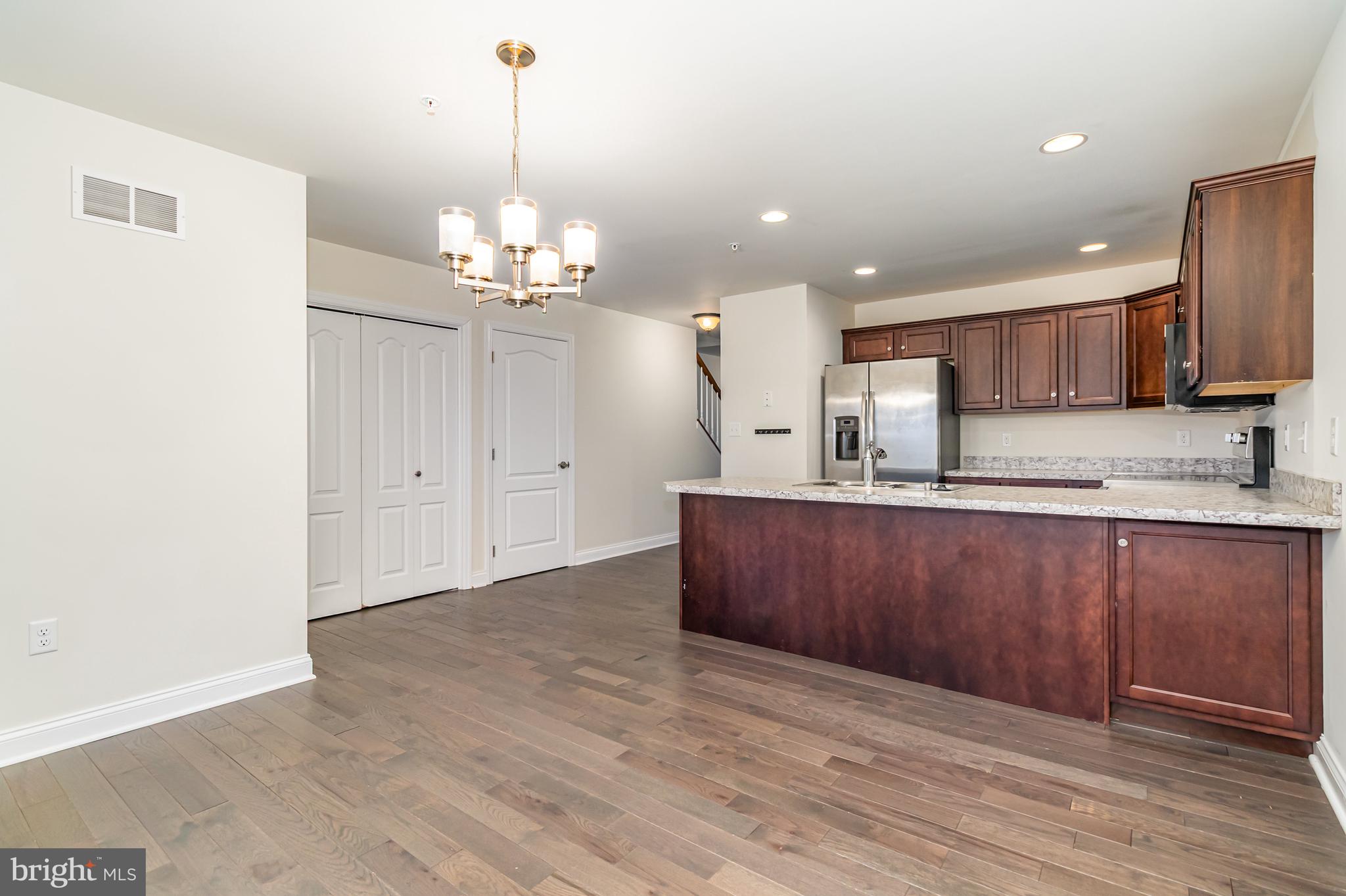 MAPLE RIDGE NORTH - Residential