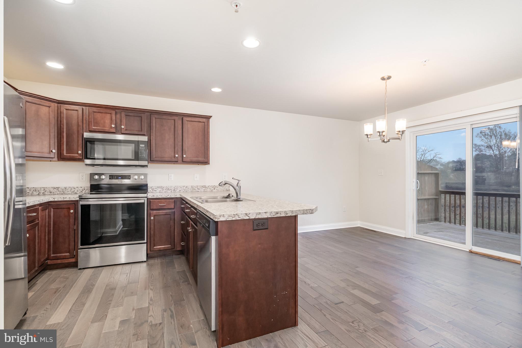 MAPLE RIDGE NORTH - Residential