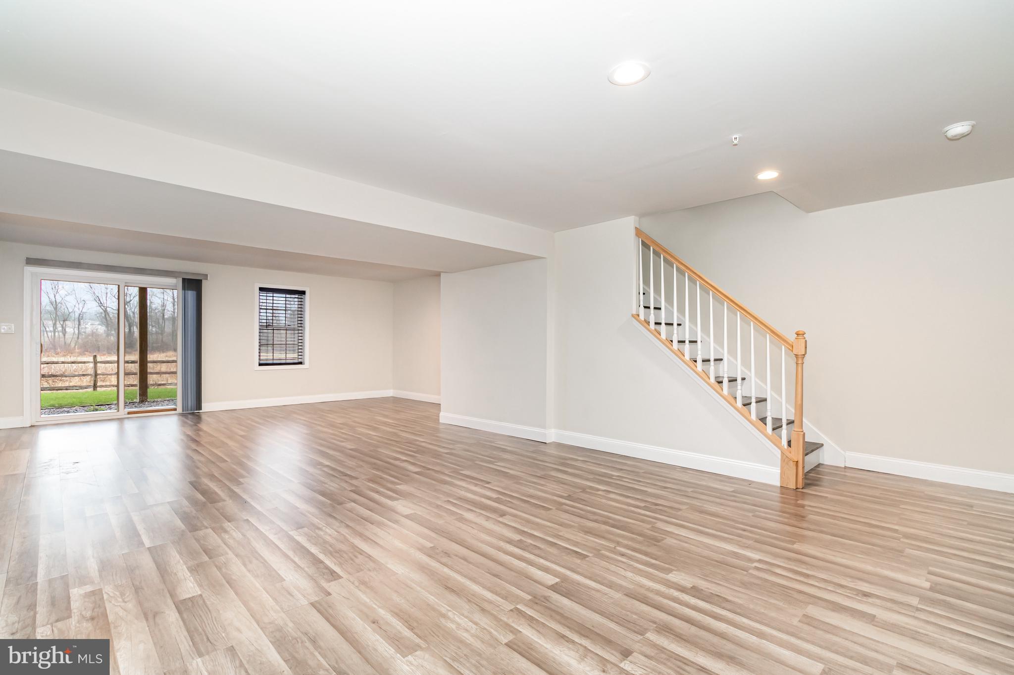 MAPLE RIDGE NORTH - Residential