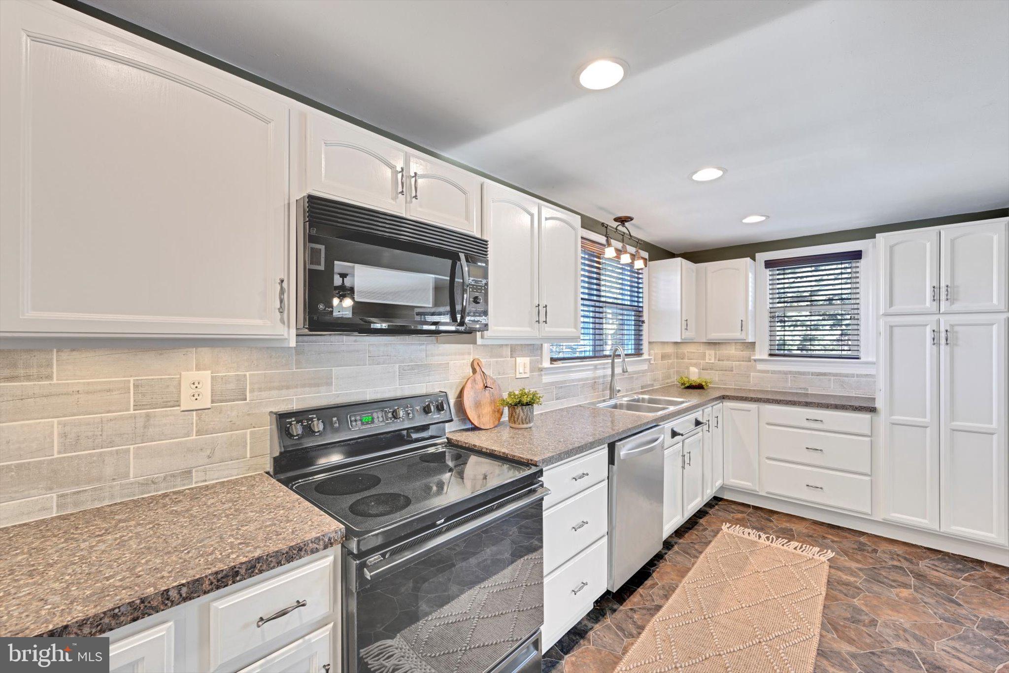 AKRON BOROUGH - Residential