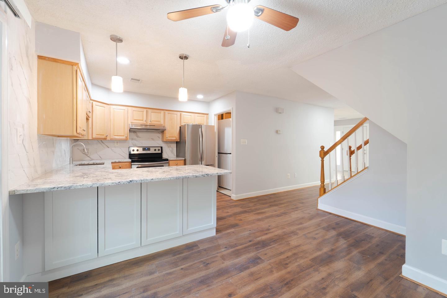 RESTON - Residential
