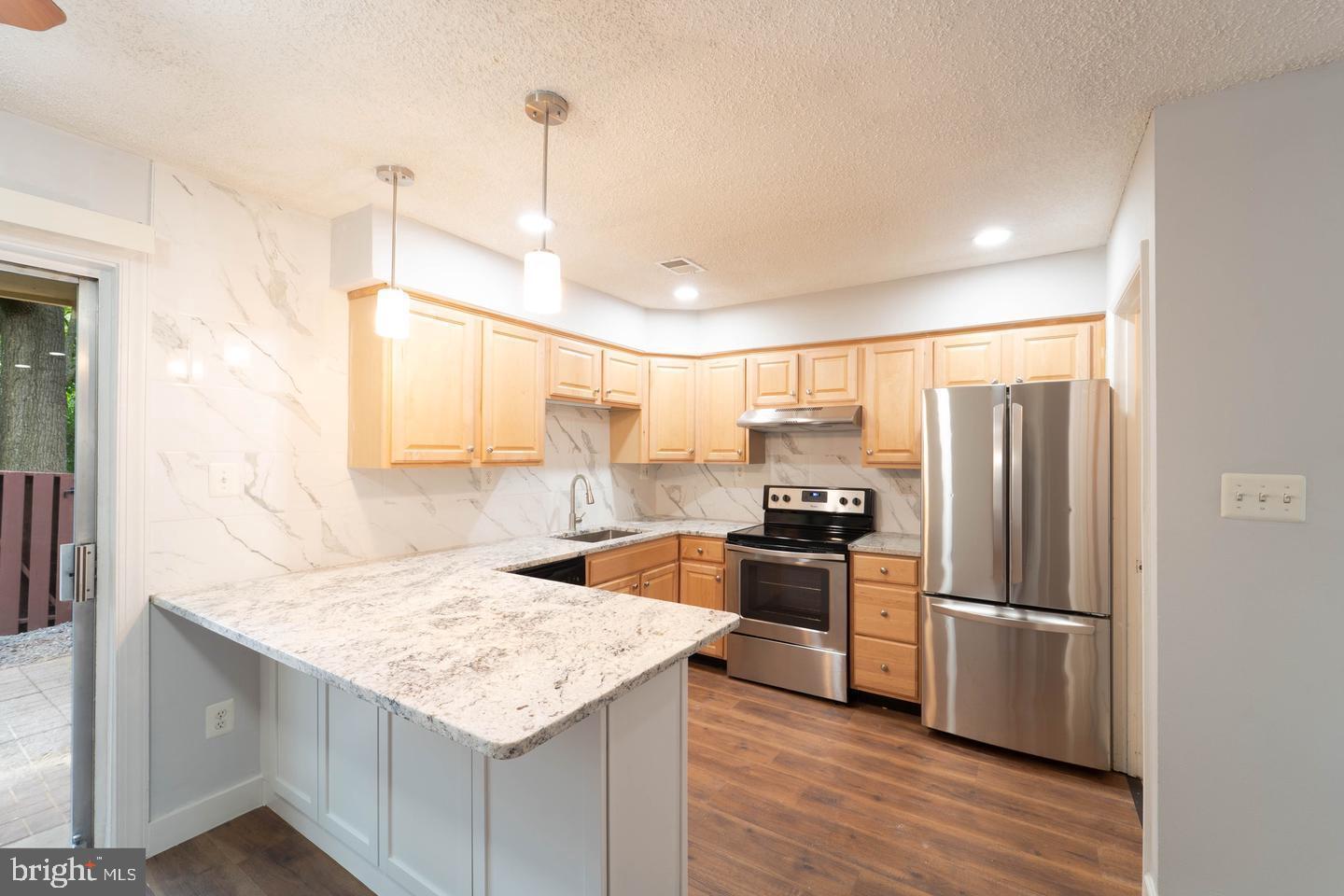 RESTON - Residential