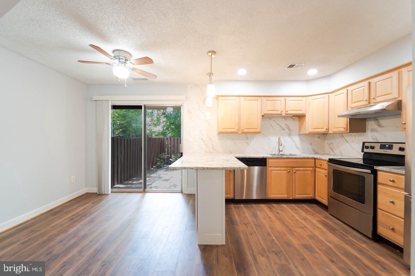RESTON - Residential