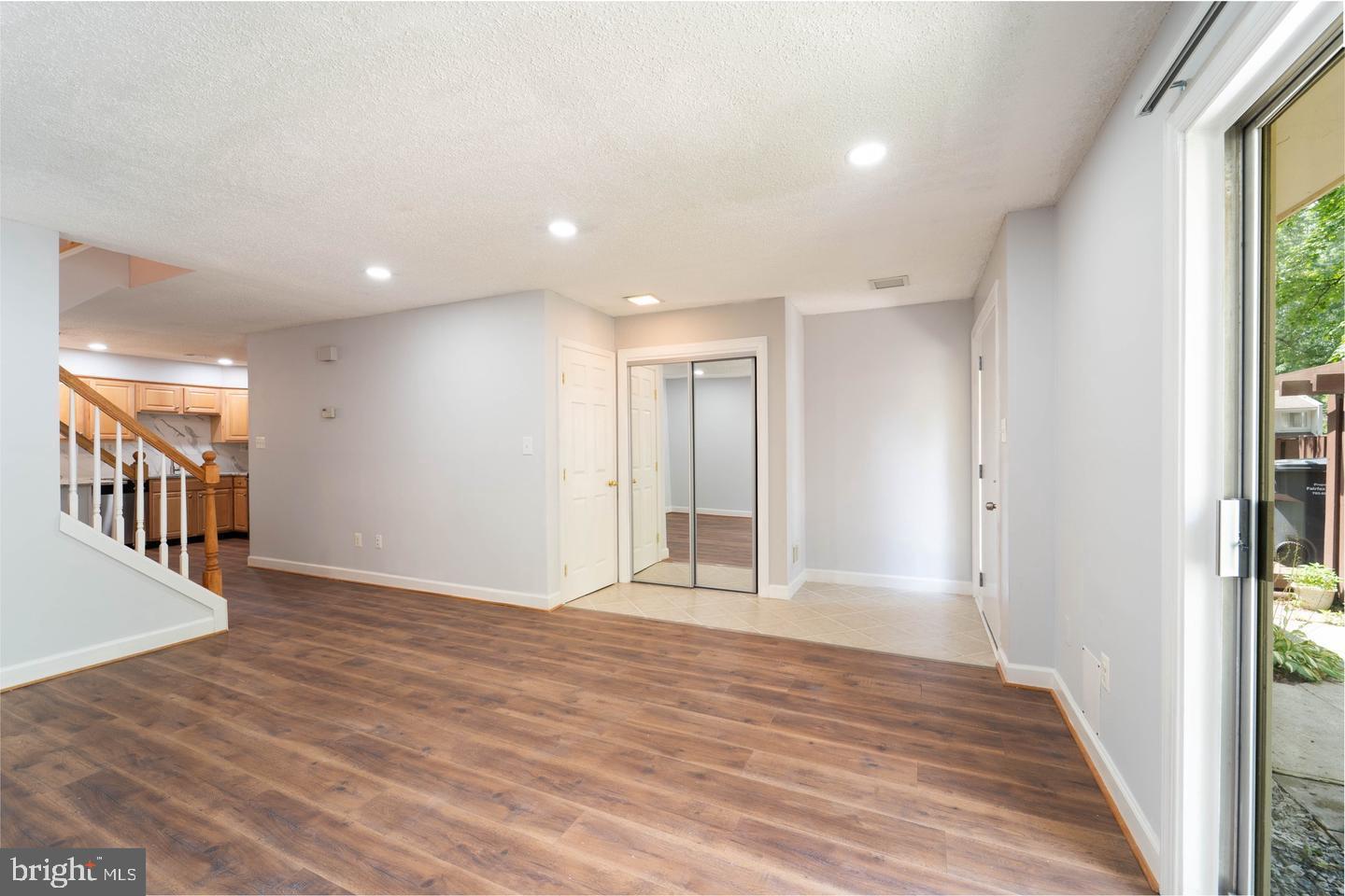 RESTON - Residential