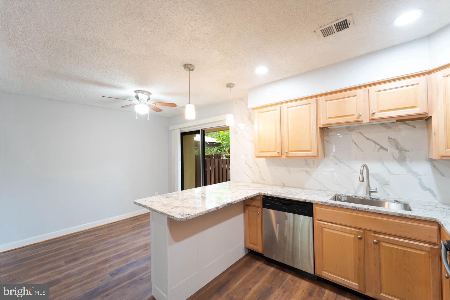 RESTON - Residential