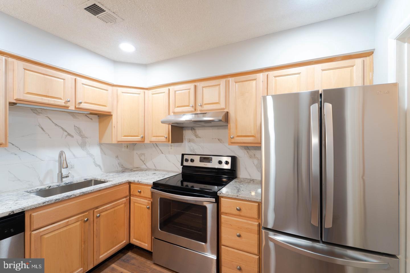 RESTON - Residential