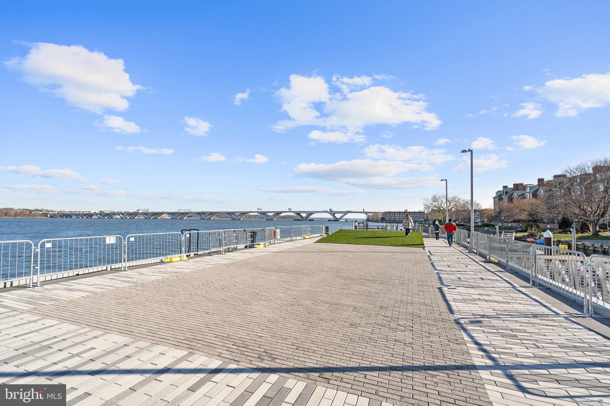 ROBINSON LANDING - Residential