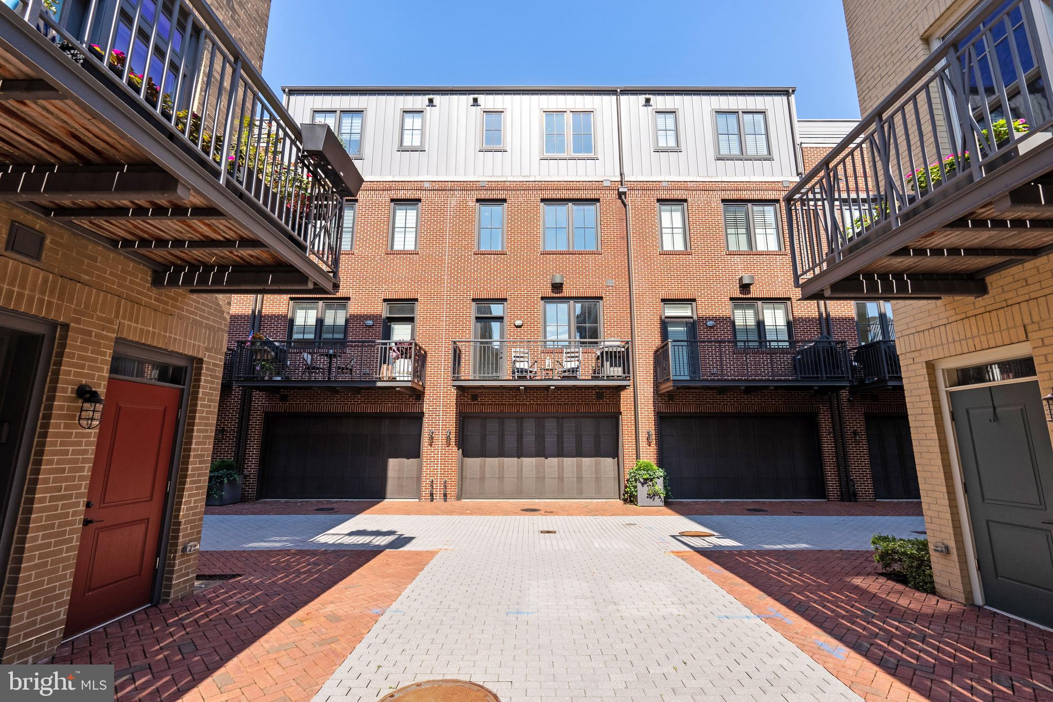 ROBINSON LANDING - Residential