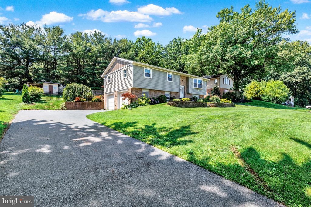 Photo of 151 Valley View Drive, EPHRATA, PA 17522 (MLS # PALA2071702)