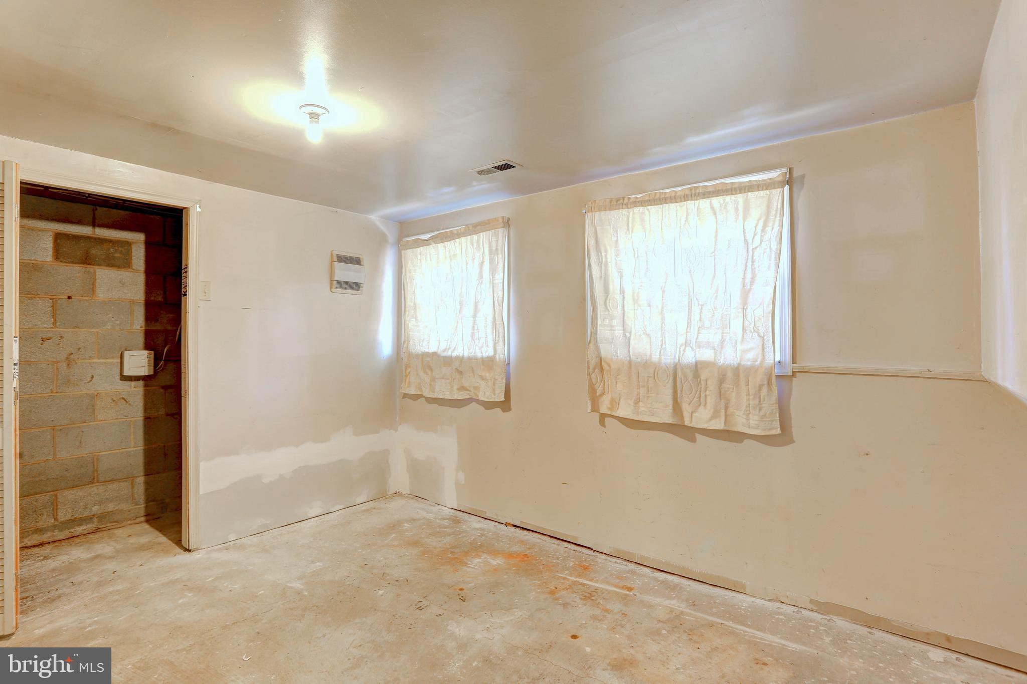 SHORELAND - Residential