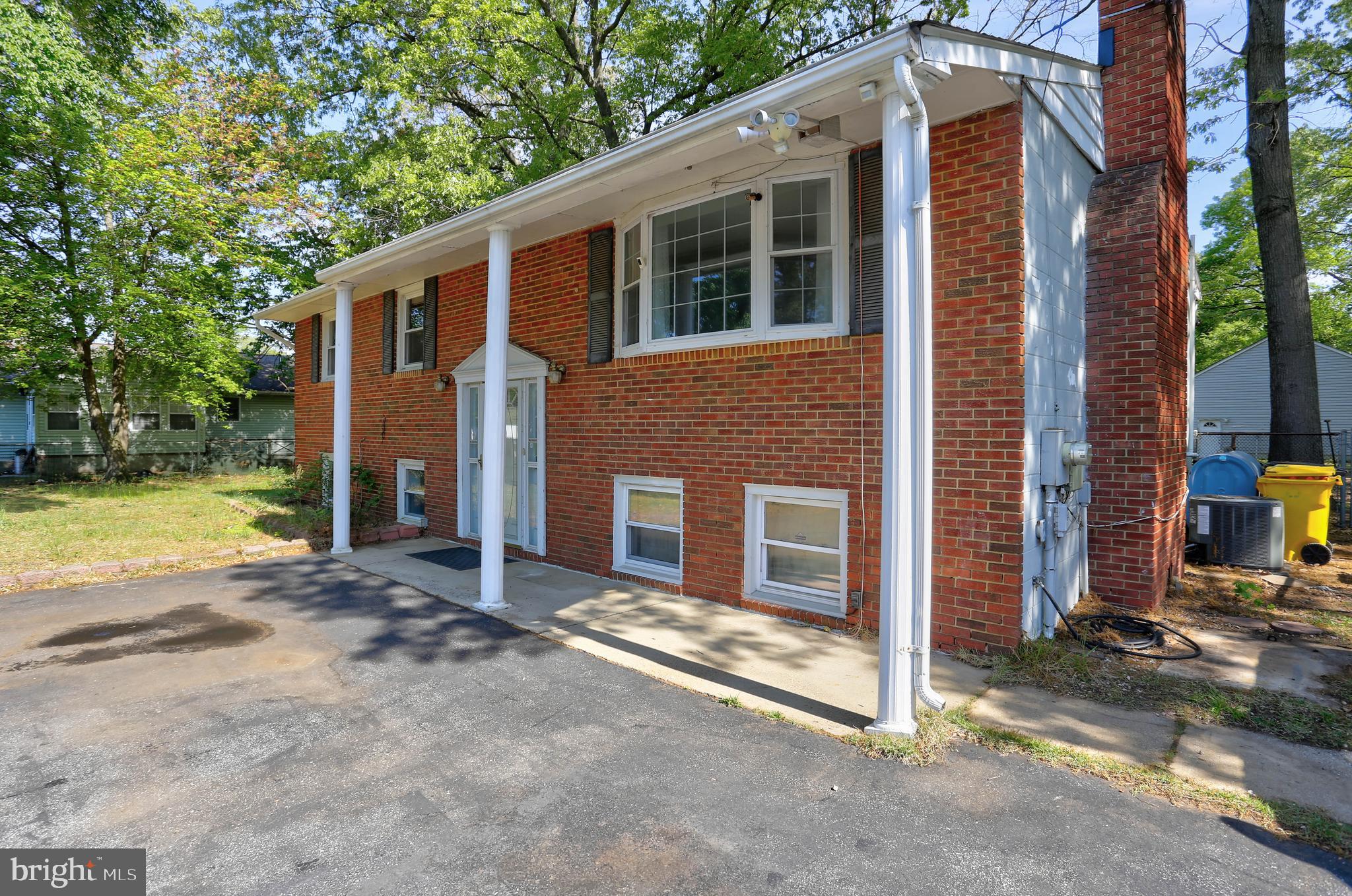 SHORELAND - Residential