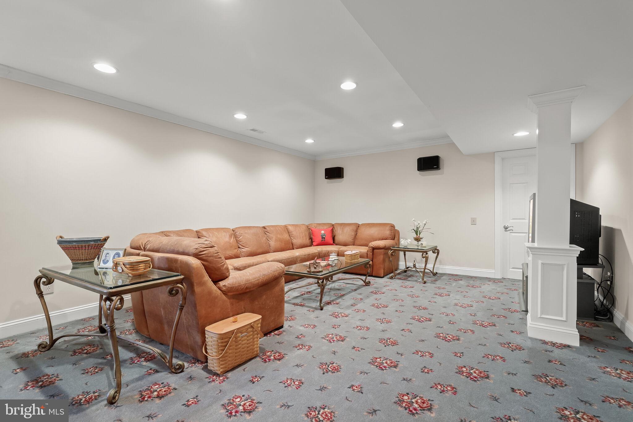 RIVER DOWNS - Residential