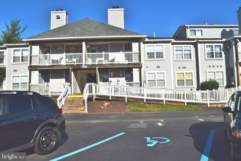 Photo of 703 Waters Edge Drive, NEWARK, DE 19702 (MLS # DENC2091256)