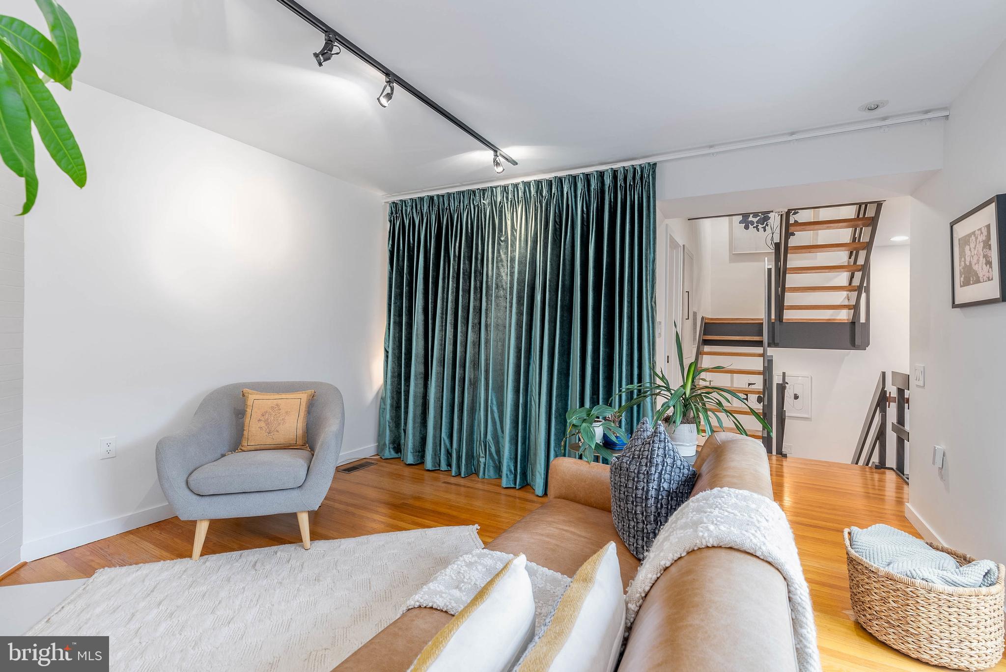 WASHINGTON SQ WEST - Residential