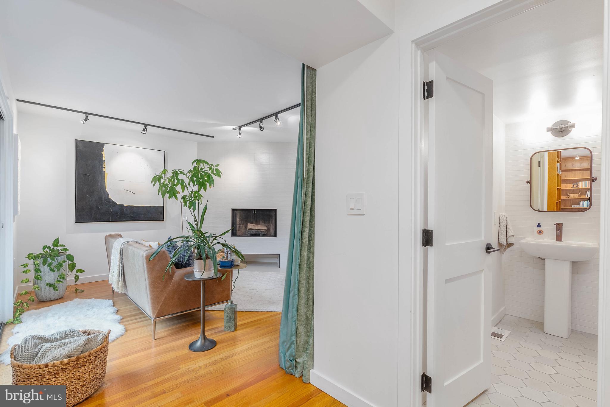 WASHINGTON SQ WEST - Residential