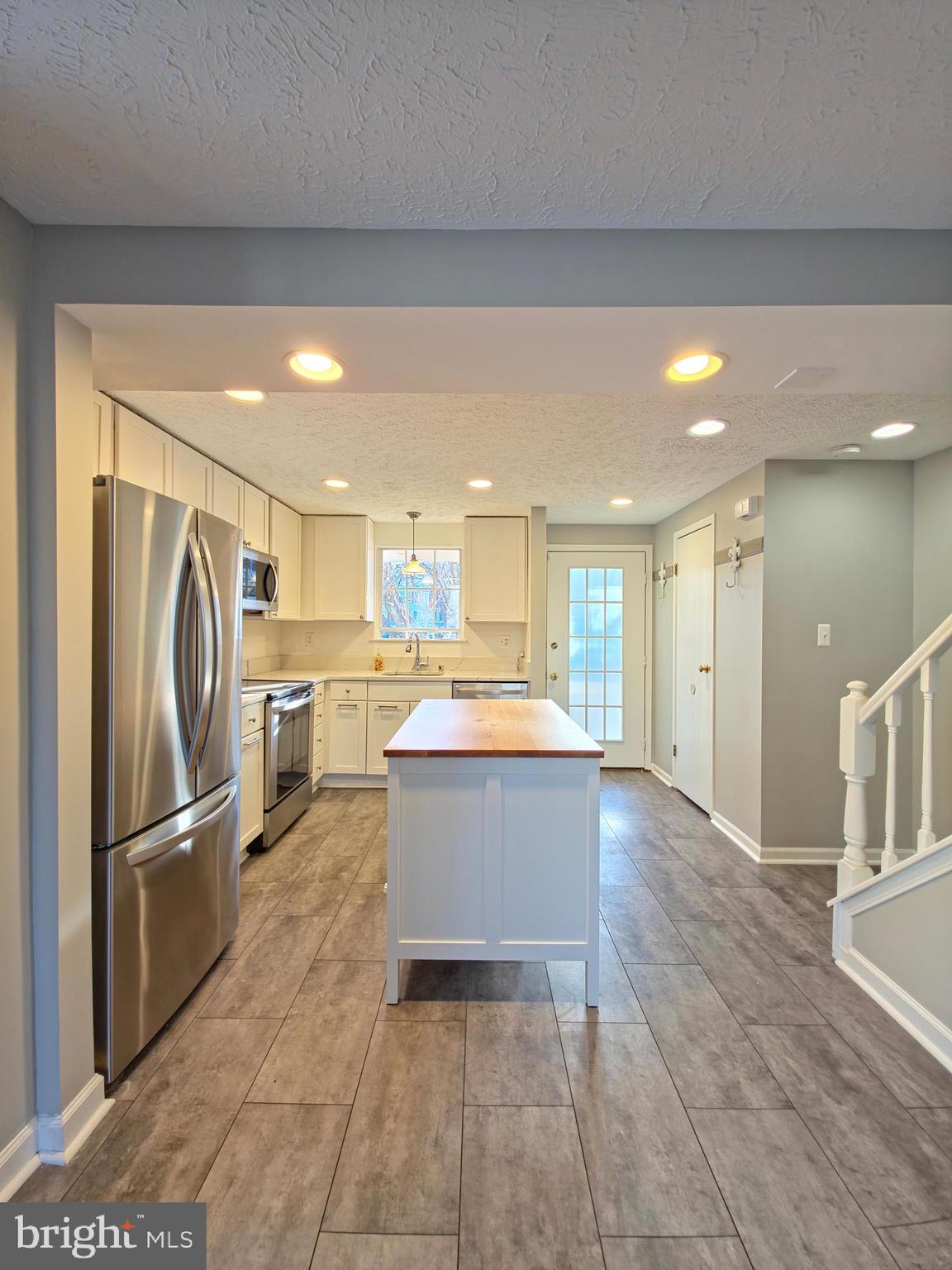 1640 FIELDTHORN DRIVE