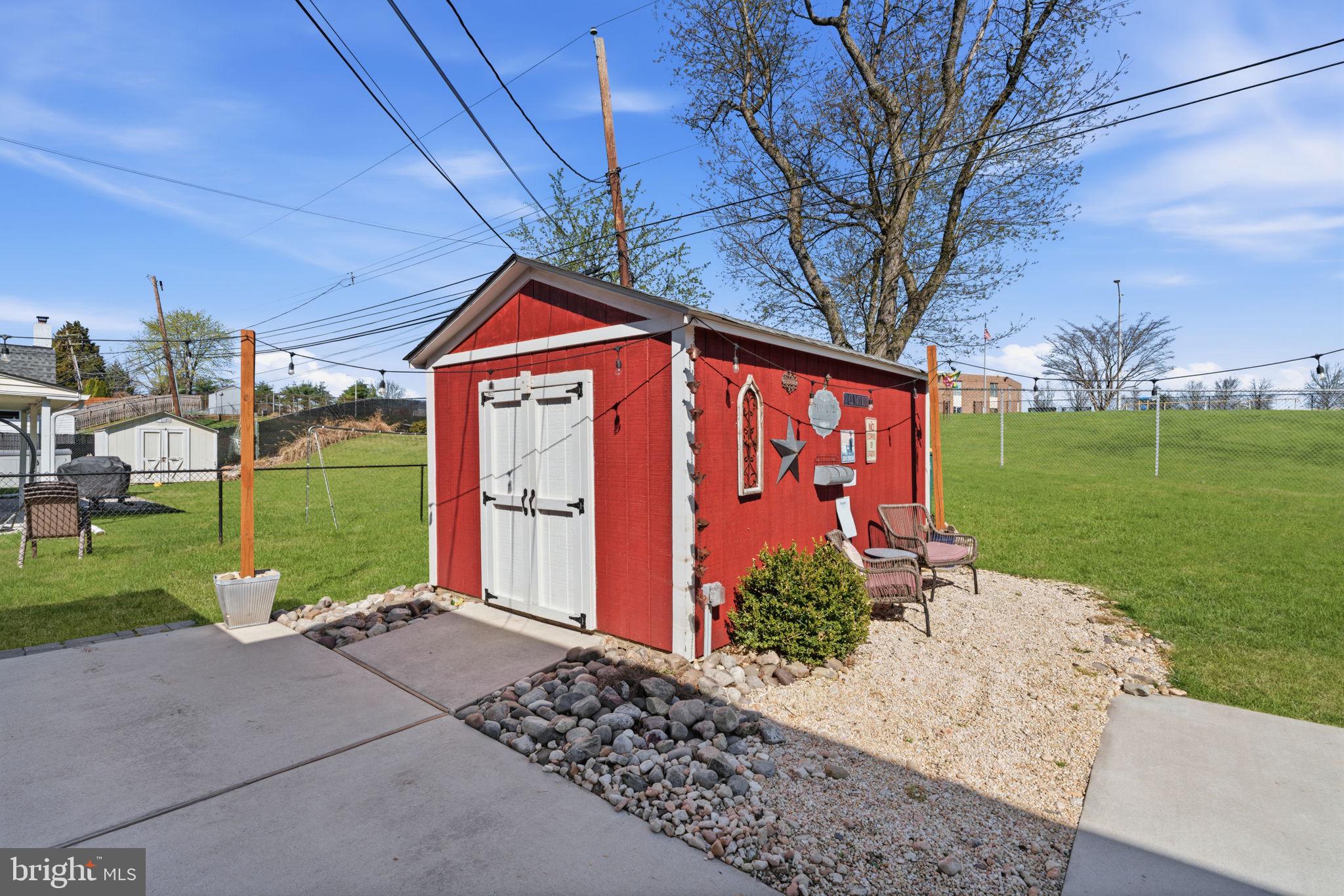 TWIN OAKS - Residential