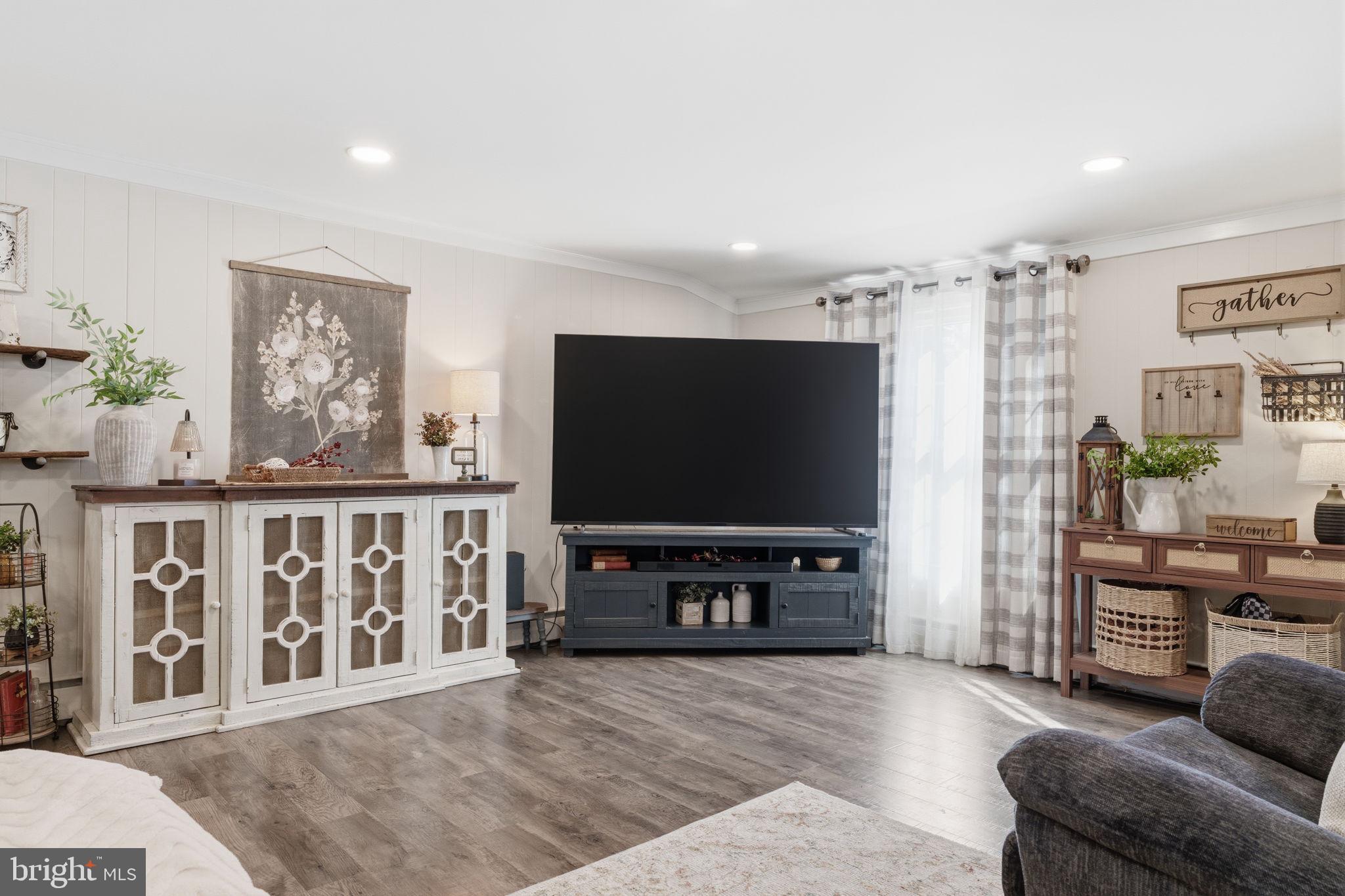 TWIN OAKS - Residential