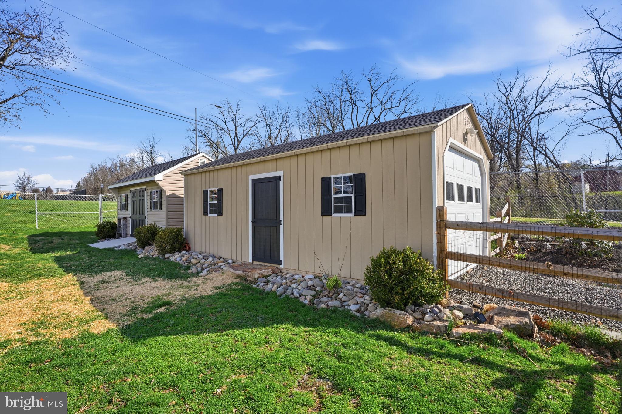 TWIN OAKS - Residential