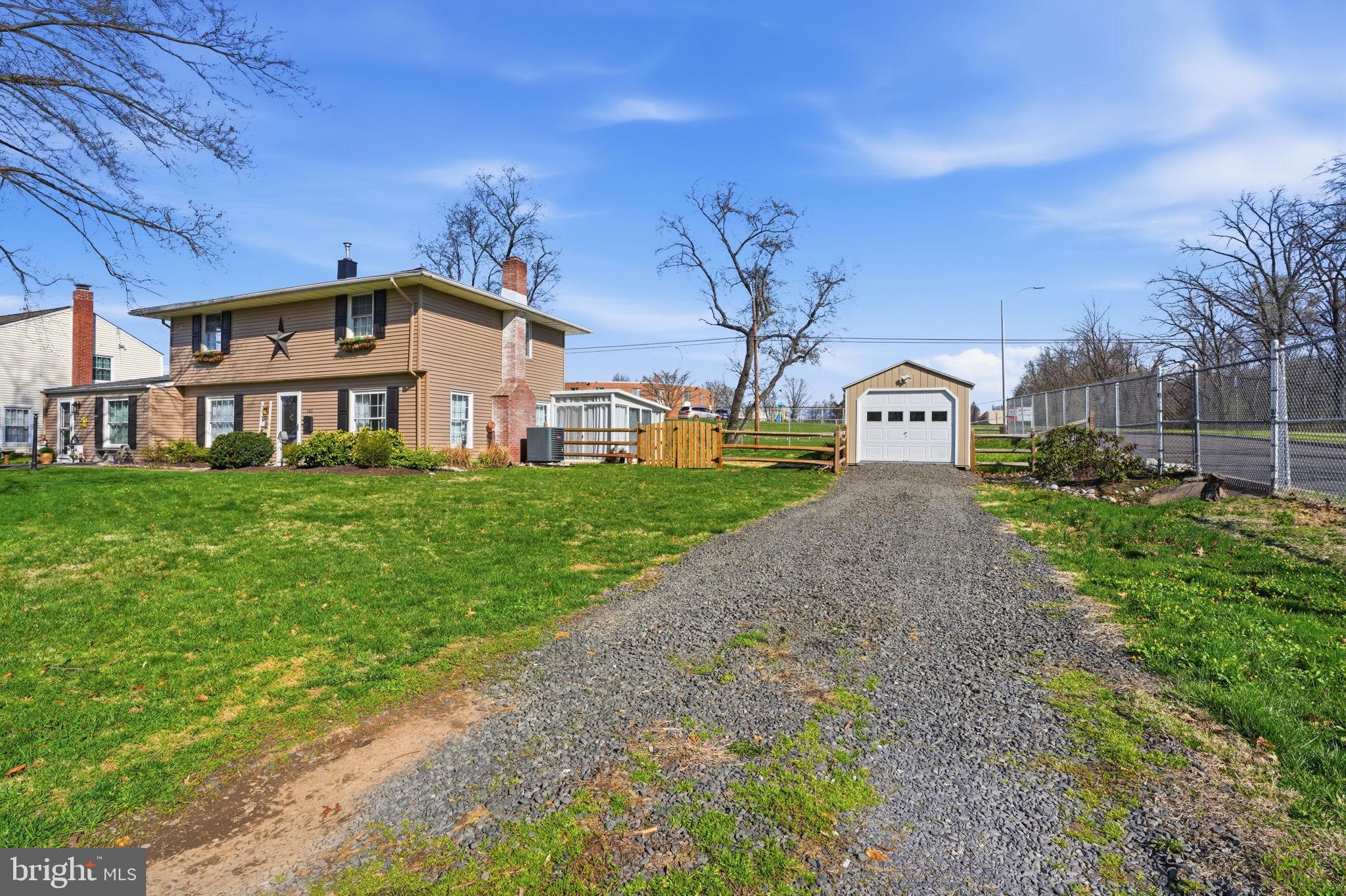 TWIN OAKS - Residential