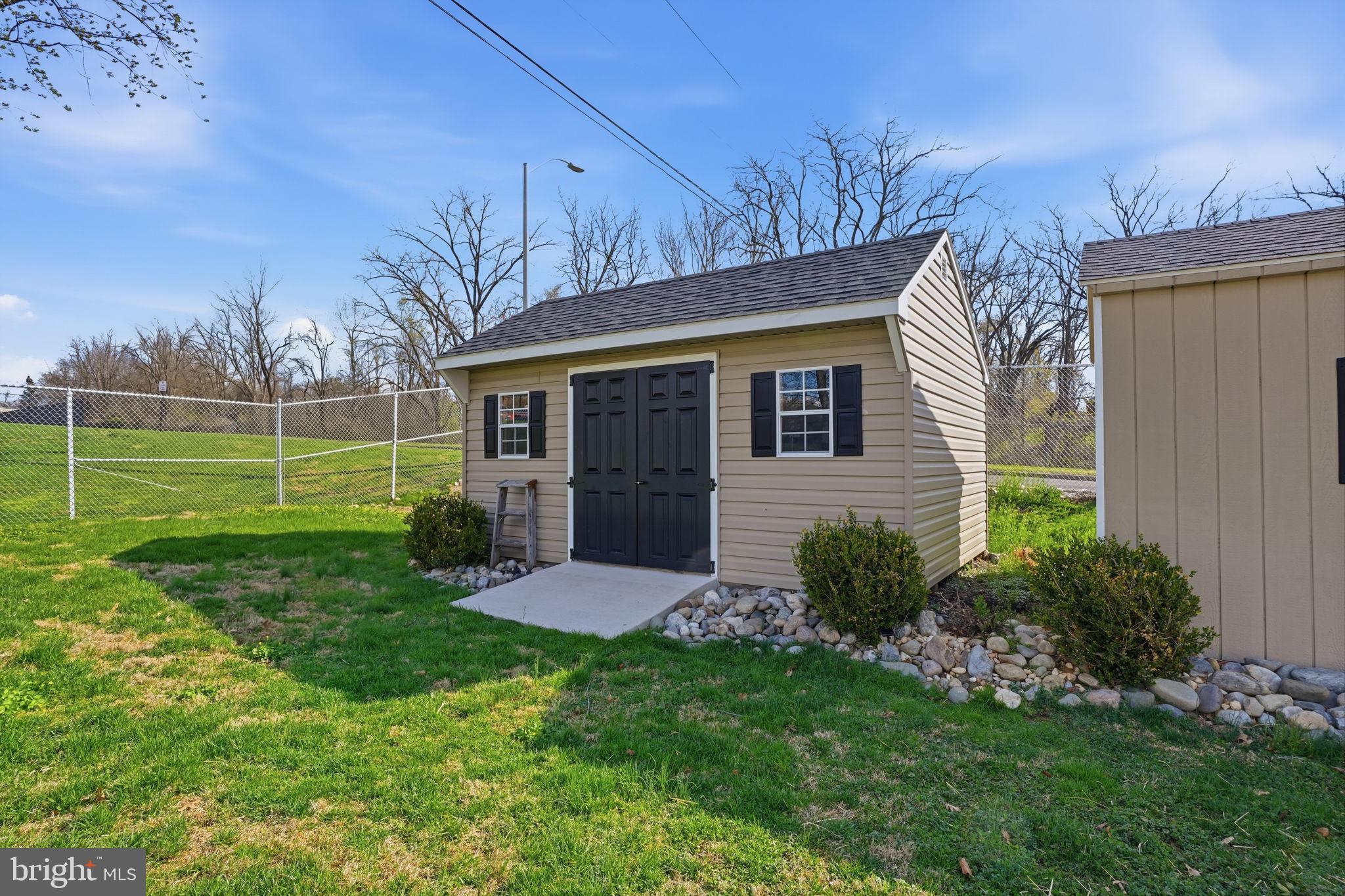 TWIN OAKS - Residential