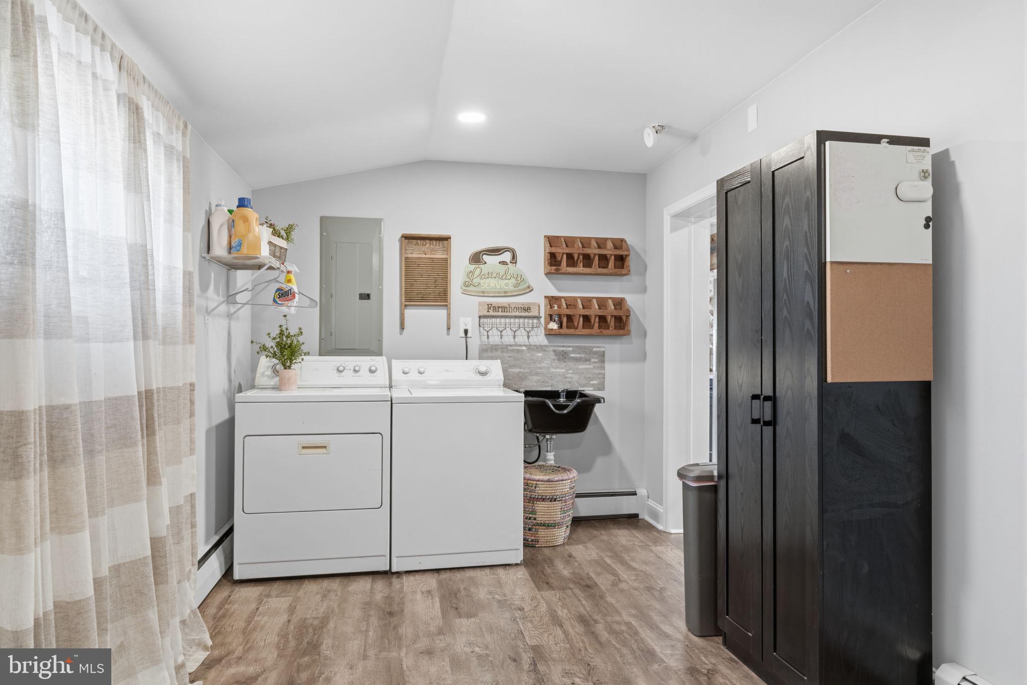 TWIN OAKS - Residential