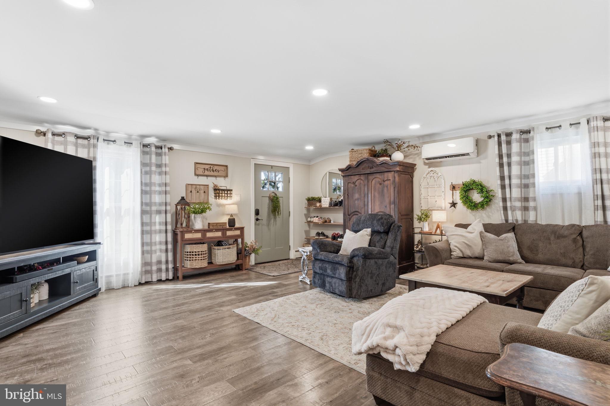 TWIN OAKS - Residential