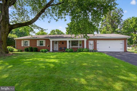5032 MARTIN DRIVE EAST PETERSBURG PA 17520