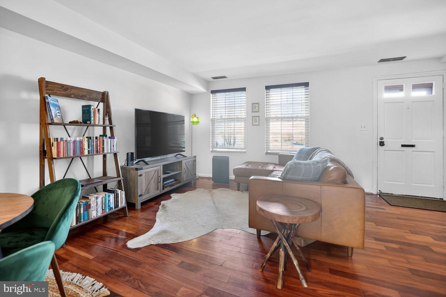 2515 N DEARING STREET