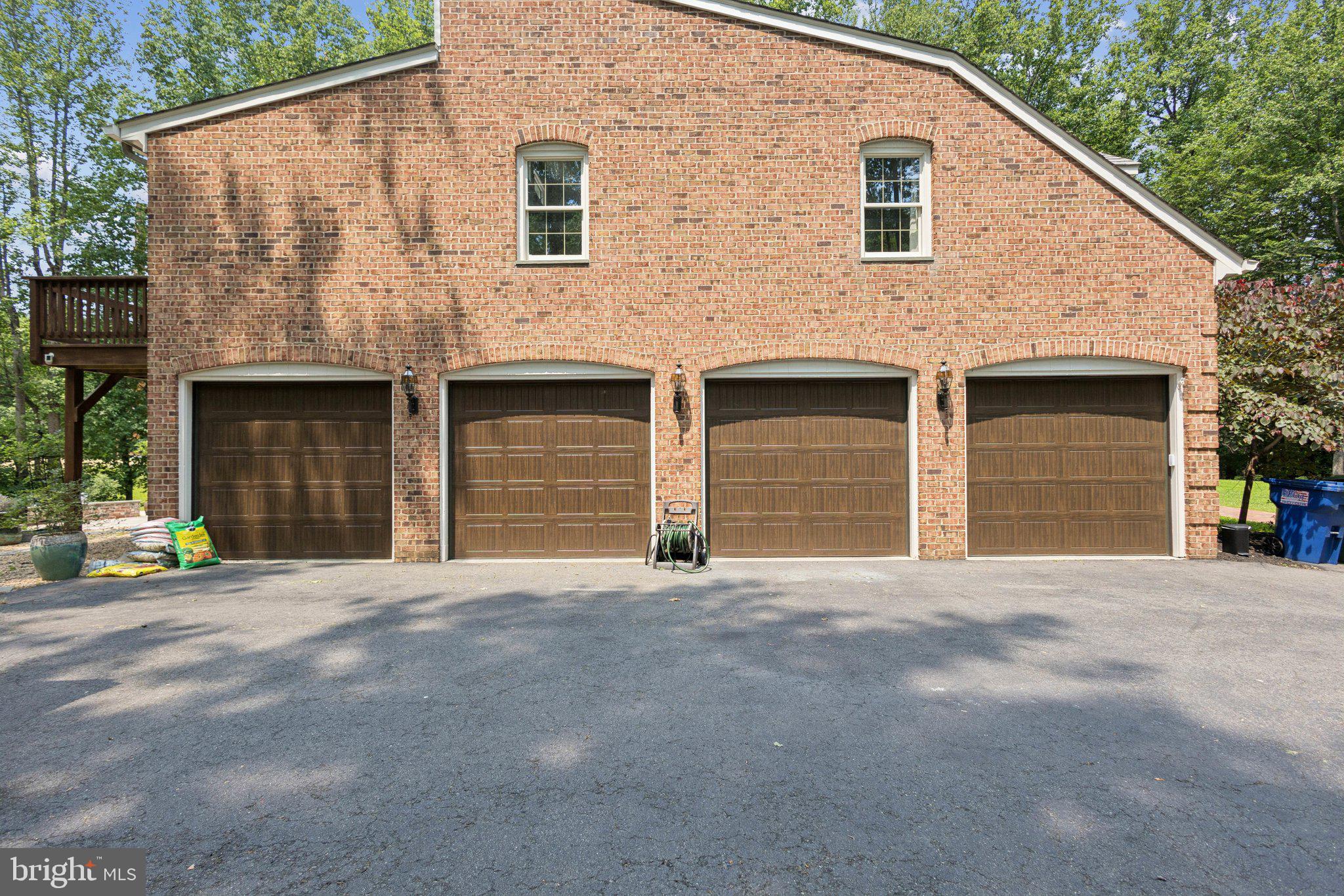 10709 SHADOWGLEN TRAIL