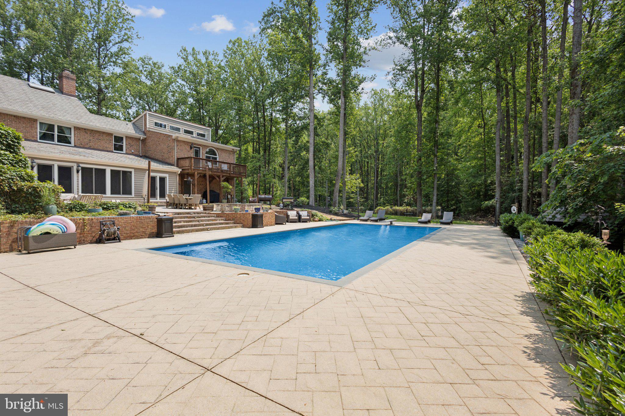 10709 SHADOWGLEN TRAIL