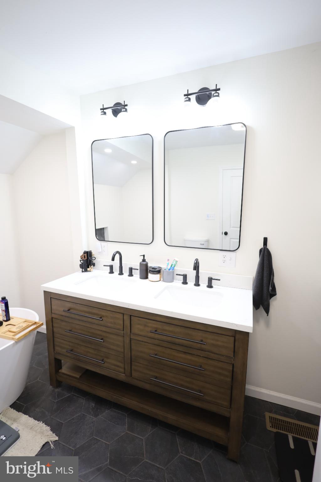 SOUTH END - Residential