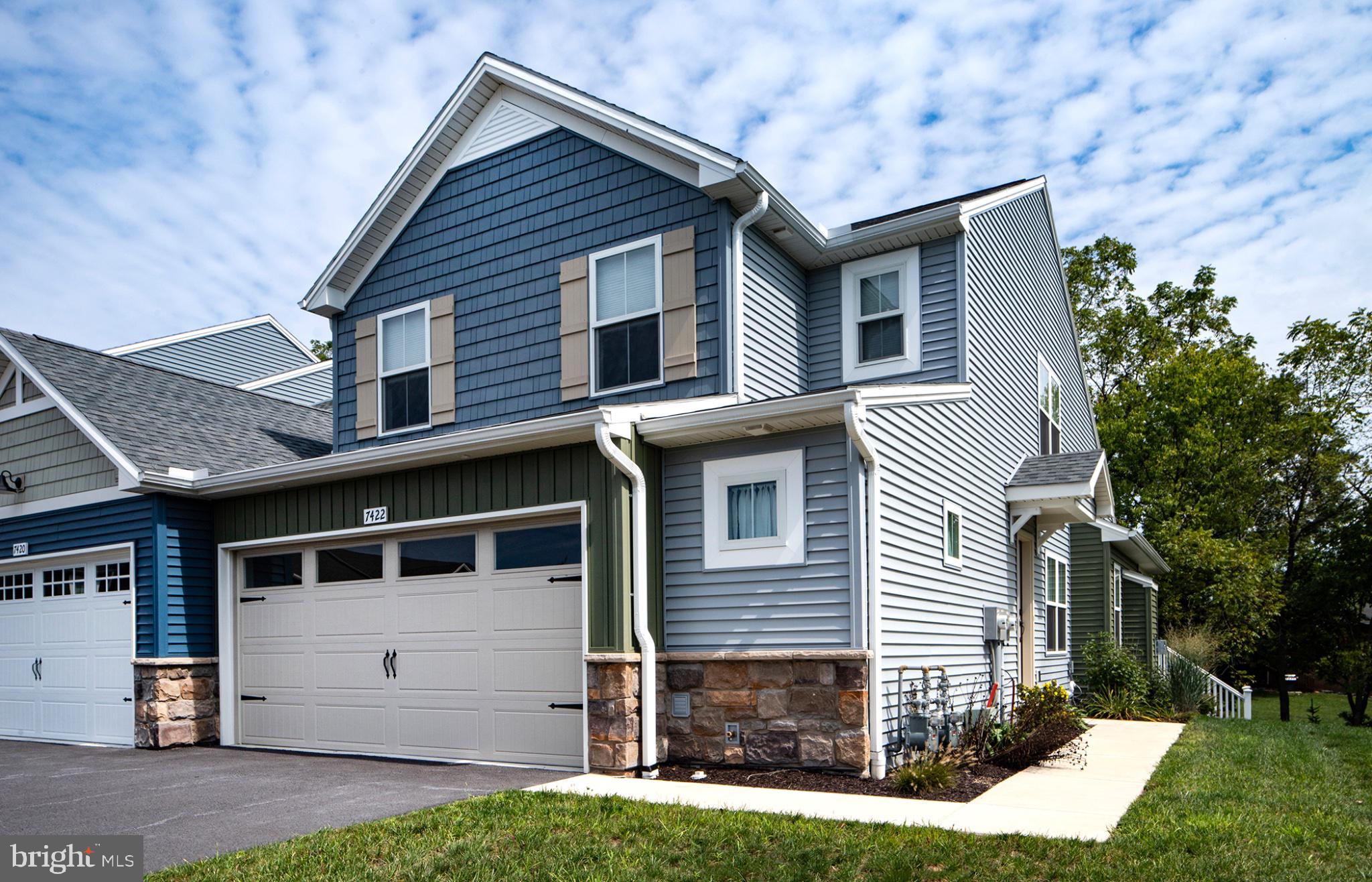 7422 RED OAK COURT