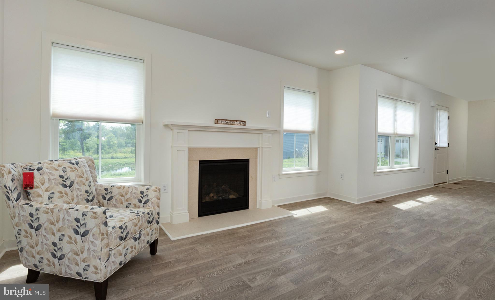 7422 RED OAK COURT