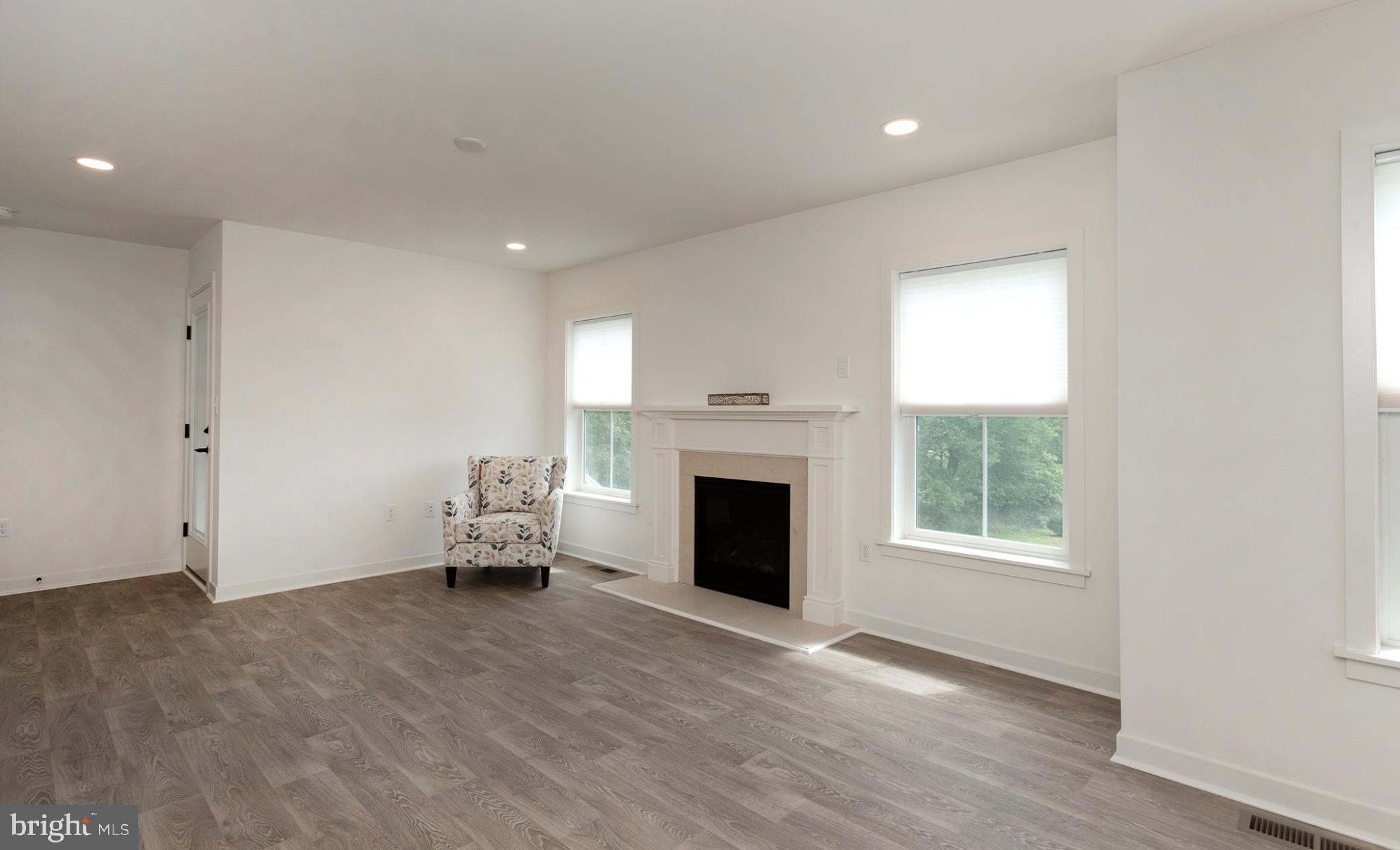7422 RED OAK COURT