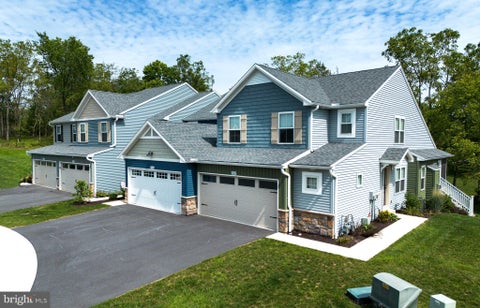 Townhouse For Sale - 7422 Red Oak Court<br/> HARRISBURG, PA 17112