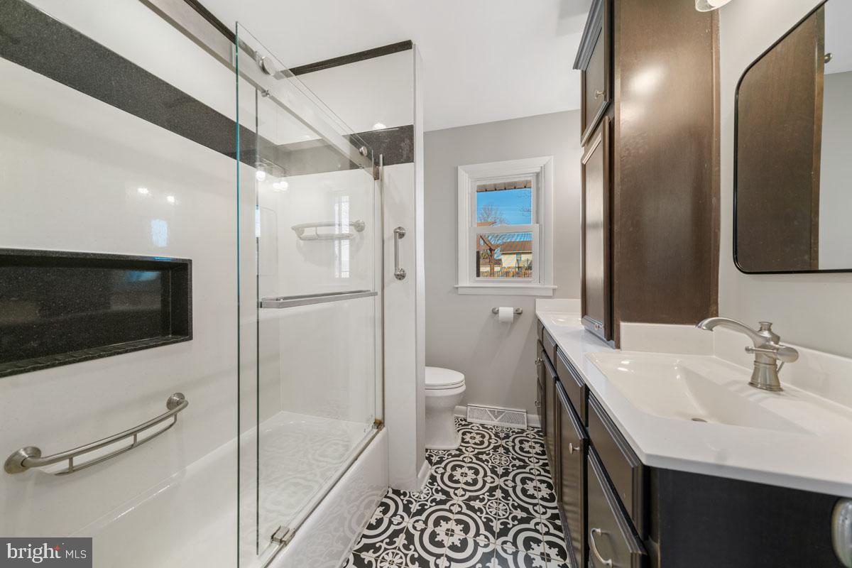 VAN LEAR MANOR - Residential