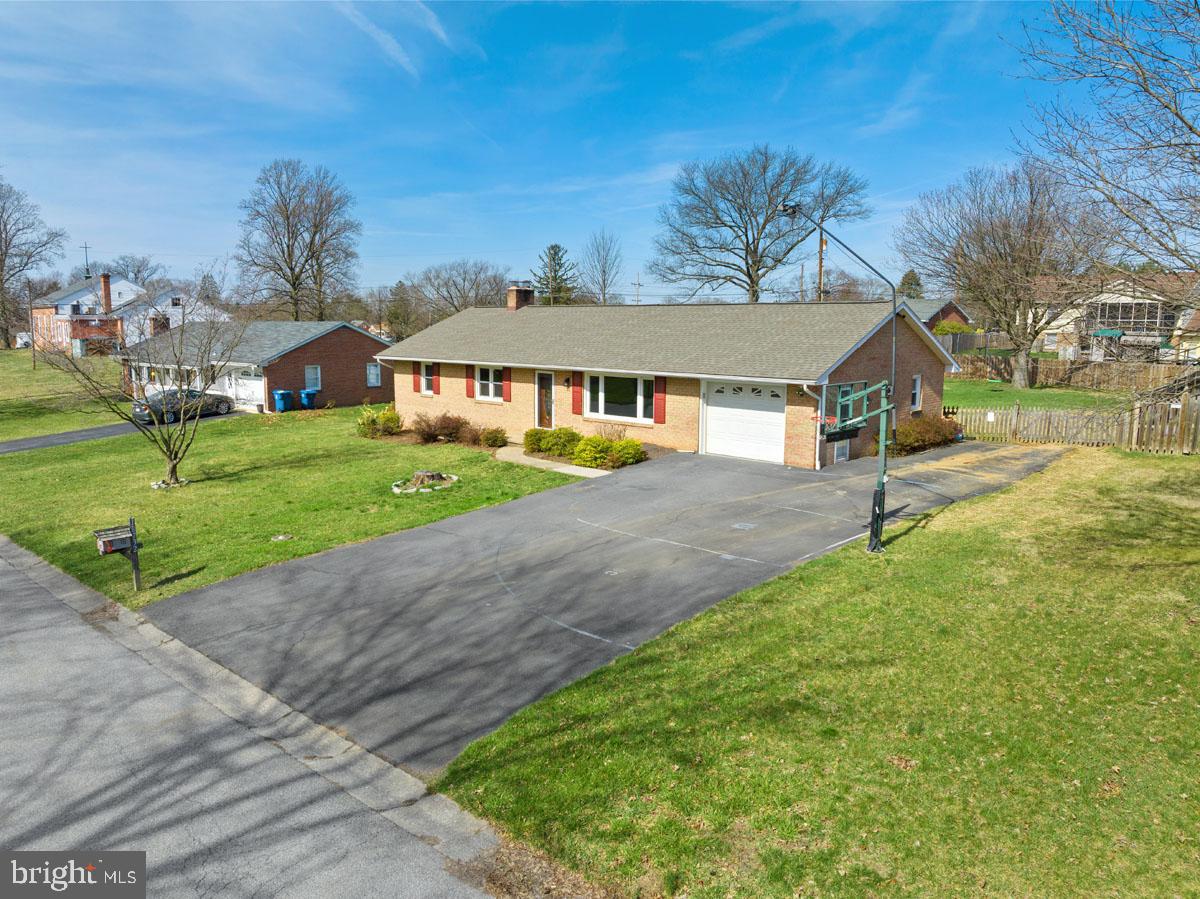 VAN LEAR MANOR - Residential